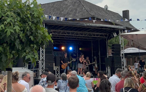 "Fahrerflucht" spielt auf dem Kirchvorplatz.