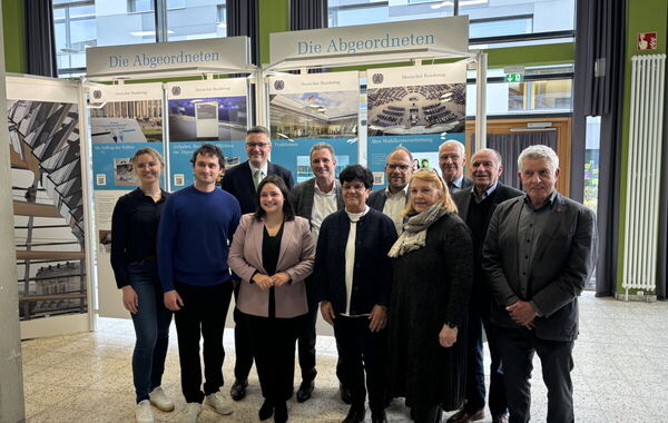 Bundestags-/Landtagsabgeordnete sowie der Städteregionsrat und (stellvtr.) Bürgermeister