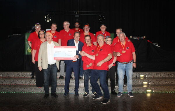 DJ OldSchoolClub spendet 1.000 Euro an die Bürgerstiftung