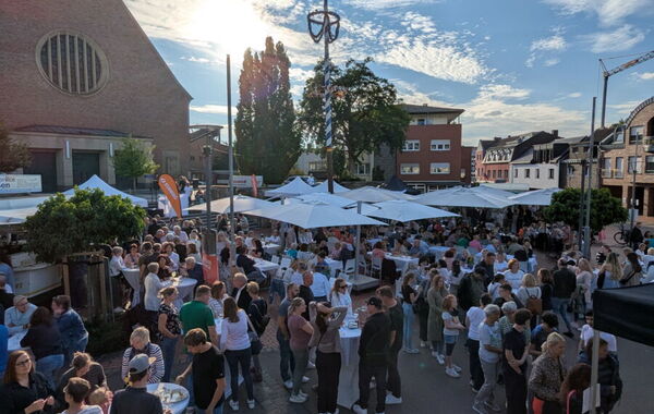 After Work Dinner auf dem Kirchvorplatz