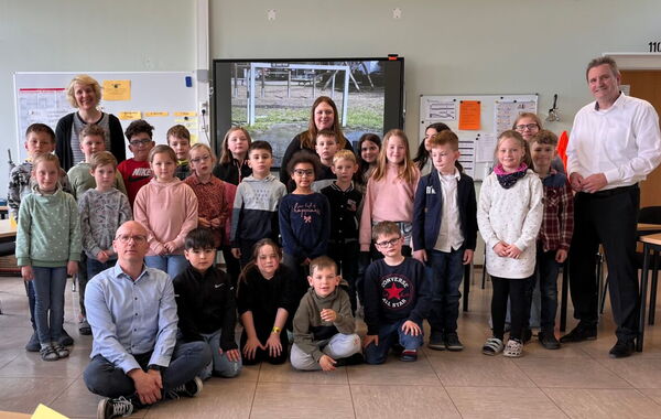 Das Schülerparlament der Grengracht Schule und Bürgermeister Pierre Froesch