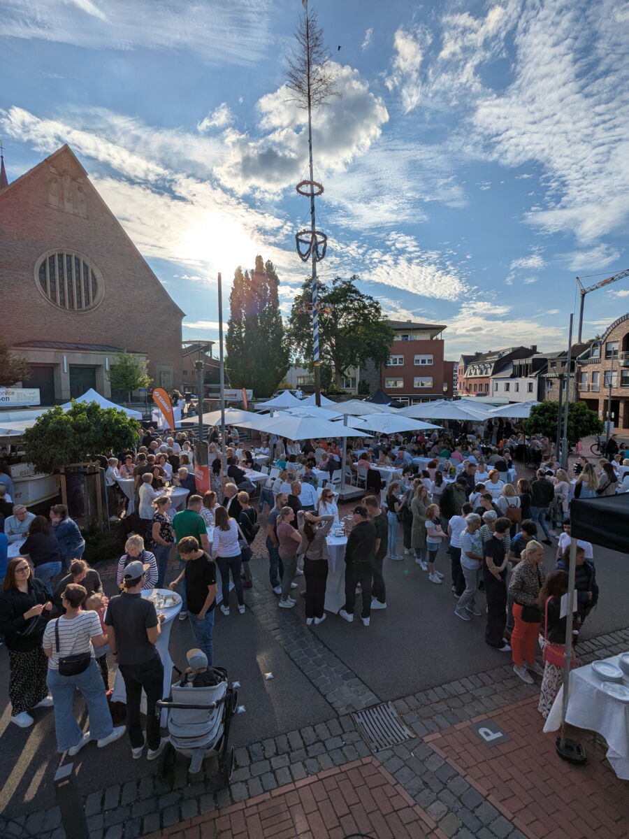 After Work Dinner auf dem Kirchvorplatz
