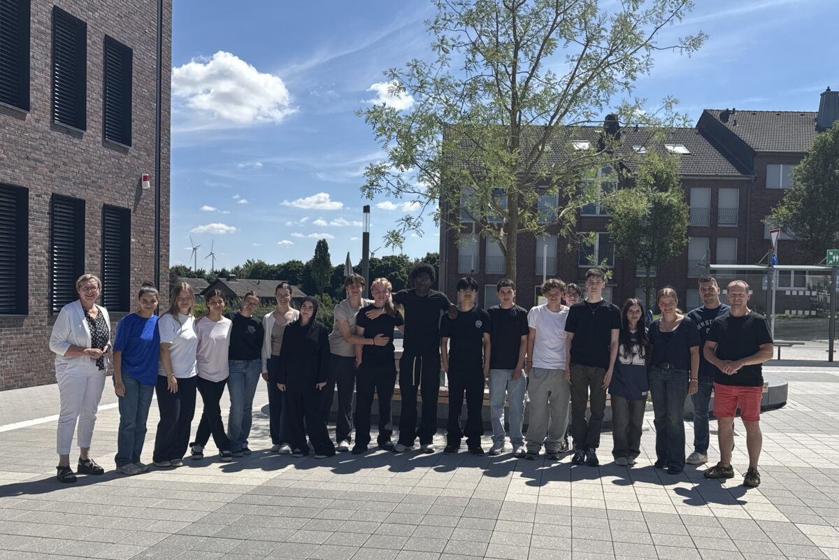 Schülerinnen und Schüler des Gymnasiums zu Besuch in der BMB