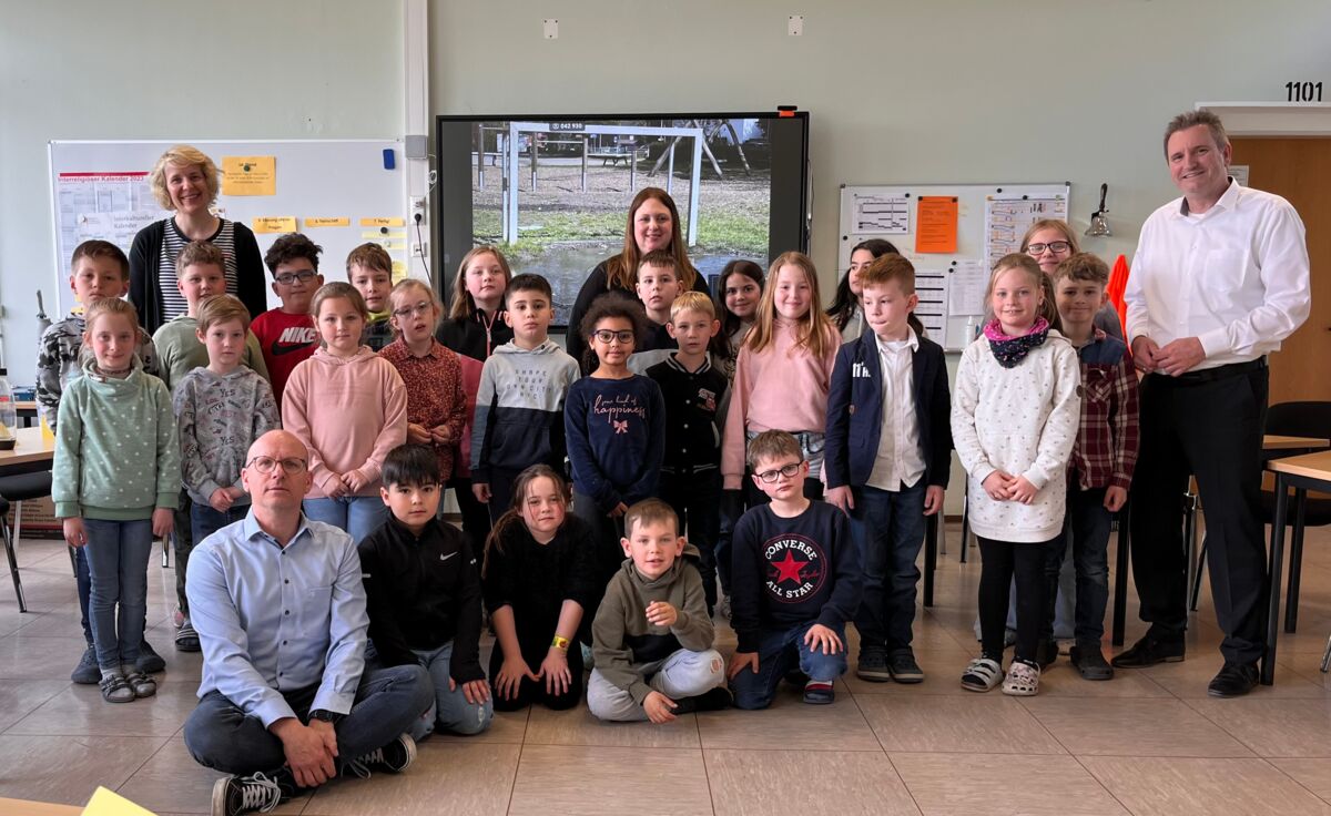 Das Schülerparlament der Grengracht Schule und Bürgermeister Pierre Froesch