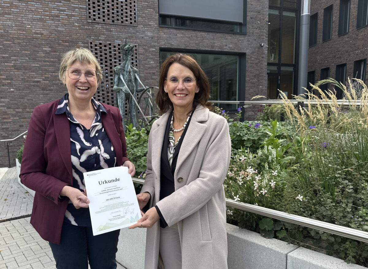 v.l. Iris Tomczak-Pestel, Technische Dezernentin der Stadt Baesweiler; Staatssekretärin Rita Schwarzelühr-Sutter