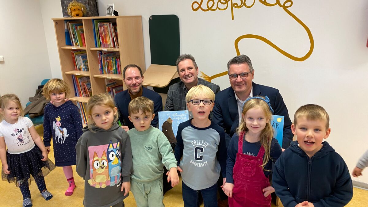 Vorlesestunde Kita "Löwenburg" mit Städteregionsrat Dr. Grüttemeier