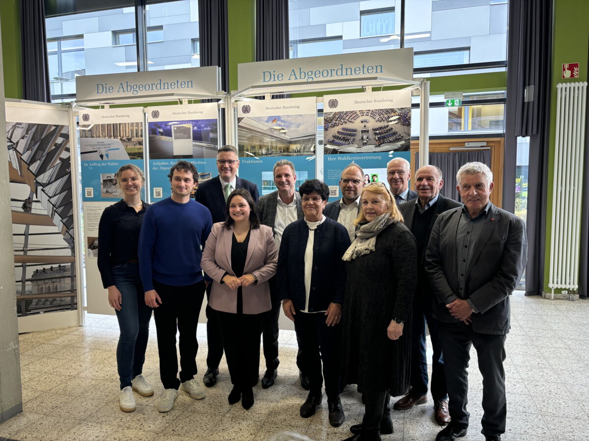 Bundestags-/Landtagsabgeordnete sowie der Städteregionsrat und (stellvtr.) Bürgermeister