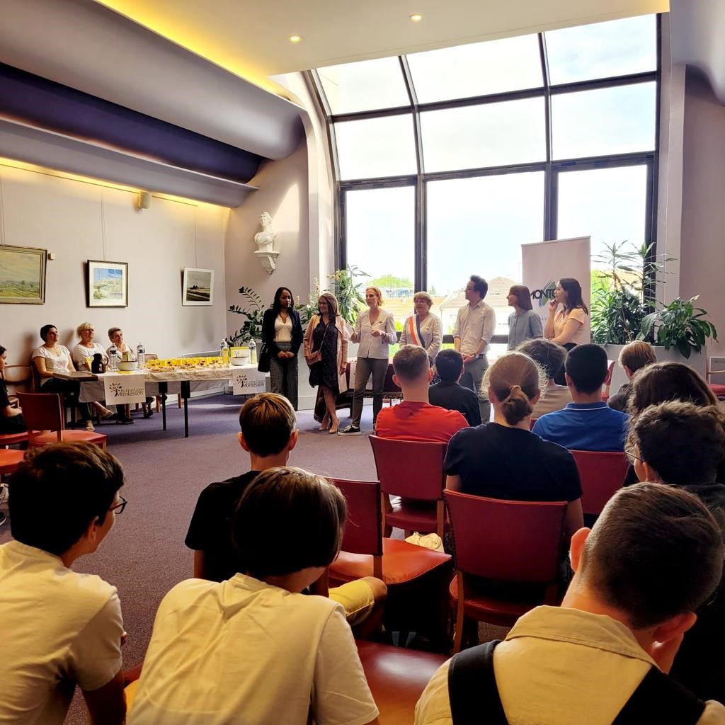 Schüler*innen des Gymnasiums zu Besuch in Montesson.